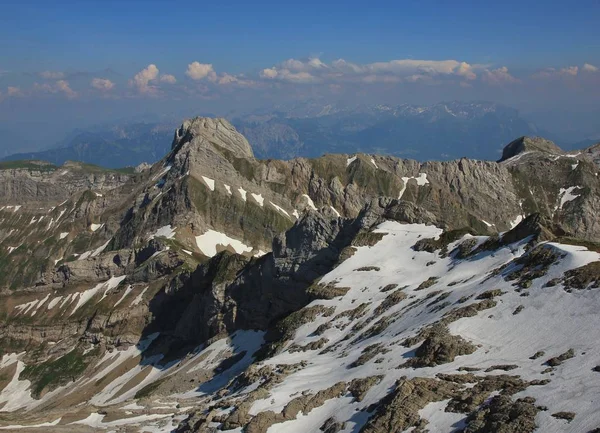 Lisengrat and mountains of the Alpstein Range in early summer. — Stock Photo, Image