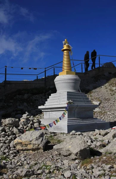 Mount Santis Sviçre Alpleri Üzerinde Küçük Budist Stupa Dua Bayrakları — Stok fotoğraf