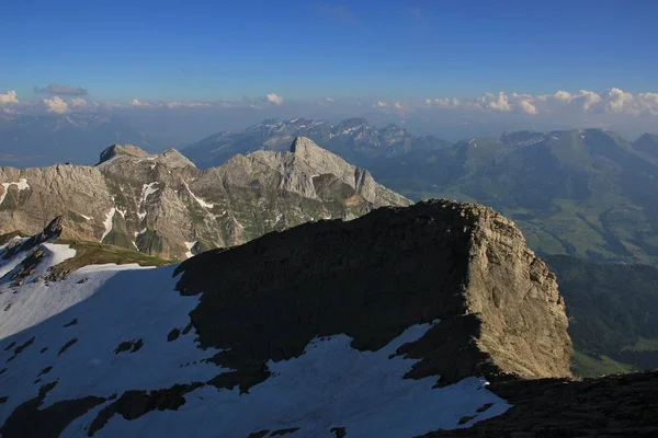 Lisengrat, Wildhuser Schofberg a Drei založená. Pohled z Mo — Stock fotografie