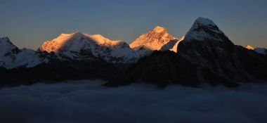 Lobuche Doğu, Everest Dağı ve Gokyo val görülen Cholatse