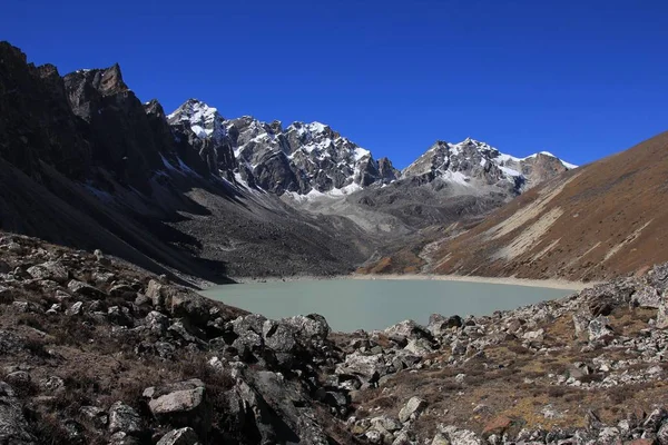 Terceiro lago no Vale do Gokyo, Solu Khumbu, Nepal . — Fotografia de Stock