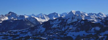 Mount Rellerli Dağı Rinderberg doğru üzerinden görüntülemek. 