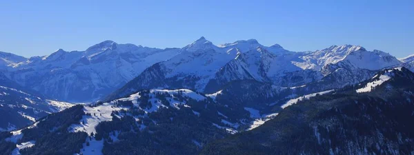 Manhã de inverno nos Alpes Suíços . — Fotografia de Stock