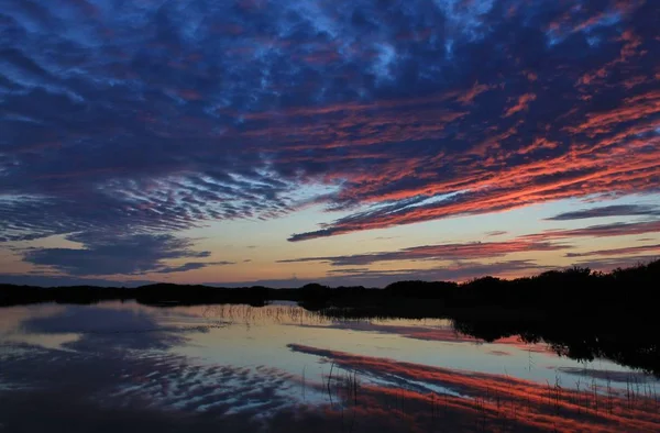 Bunter Himmel an der Westküste Dänemarks. gronnestrand. — Stockfoto