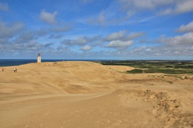 Rubjerg Knude, büyük kum dune adlı Danimarka west coast. Eski deniz feneri.