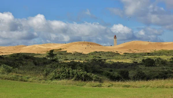 90 metre yüksekliğindeki kumul ve Danimarka'nın Batı Kıyısı fenerinde. Rubjerg Knude.