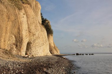 Benzersiz kireçtaşı uçurumun Moens Klint, Danimarka.