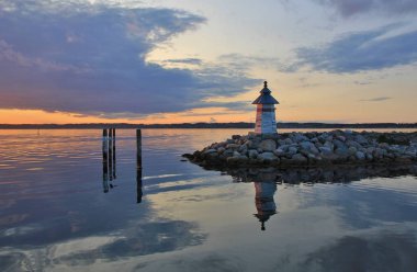 Gün batımı sahne ve liman Ebeltoft, Danimarka.