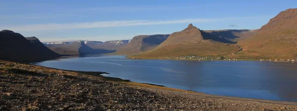 Alftafjoerdur na pozdní letní den. Fjord Vestfirdir, Island — Stock fotografie