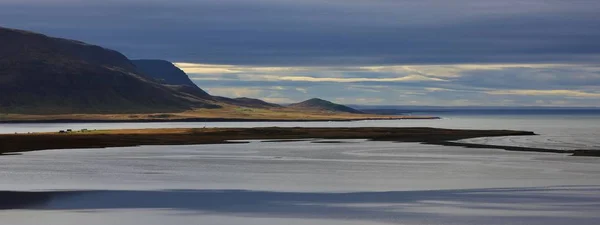 Scéna na Skagafjoerdur Island. Zataženo pozdní letní den. — Stock fotografie