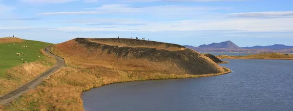 Skutustadagigar, sopečné pseudokrátery u jezera Myvatn, Island. — Stock fotografie