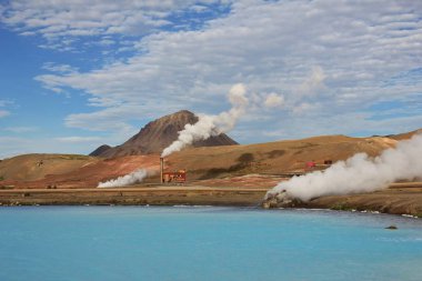 Reykjahlid, İzlanda yakın turkuaz termal Gölü. Eski elektrik santrali.