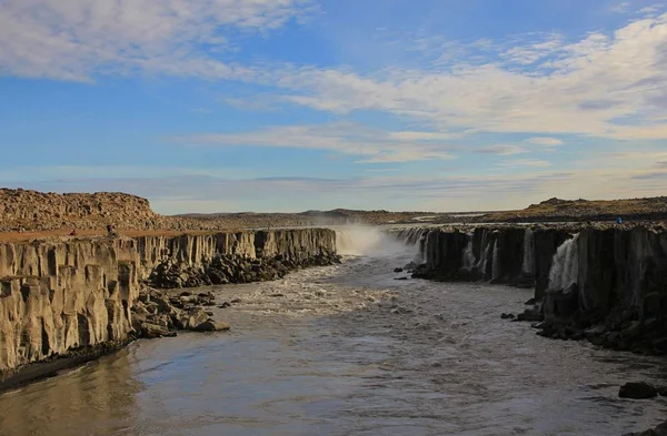 Hafragilsfoss, cachoeira perto de Dettifoss, Islândia . — Fotografia de Stock