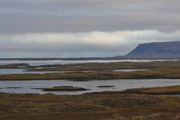 Zataženo ráno v západních fjordech Islandu. — Stock fotografie