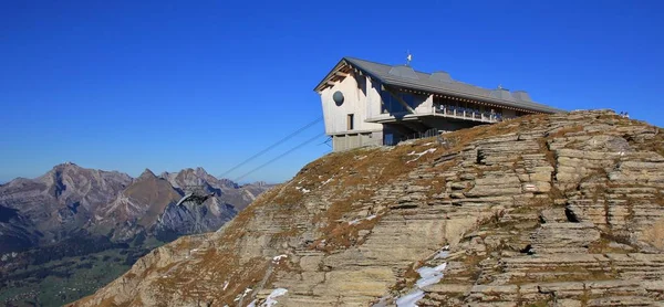 Chaeserrugg 峰会站和 Alpstein 范围。旅行的地方 — 图库照片