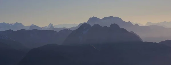 Sylwetki Glaernisch Góra i inne góry Szwajcarii — Zdjęcie stockowe