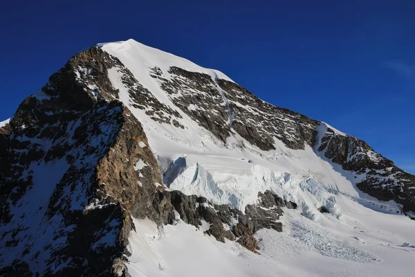 Cumbre del Eiger, famosa montaña en Suiza . —  Fotos de Stock