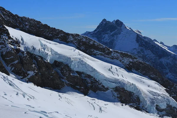 Parte del glaciar Aletsch y el monte Fiescher Gabelhorn. Vista f — Foto de Stock
