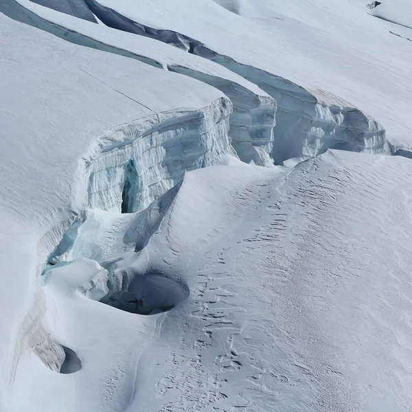 Grande fenda, detalhe do glaciar Aletsch, Suíça . Fotografia De Stock