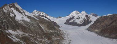 Mount Eggishorn görüntüleyin. Aletsch Buzulu. Dağlar Jungfrau, 