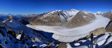 Aletsch Buzulu, Alpler'in en uzun Buzulu. Eggishor görünümünden