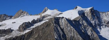 Dağların ve buzul Kanton'da Valais, İsviçre Alpleri. Mount