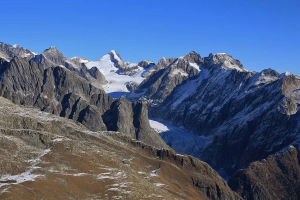 Fiescher 冰川，山埃吉山，瑞士为视角. — 图库照片