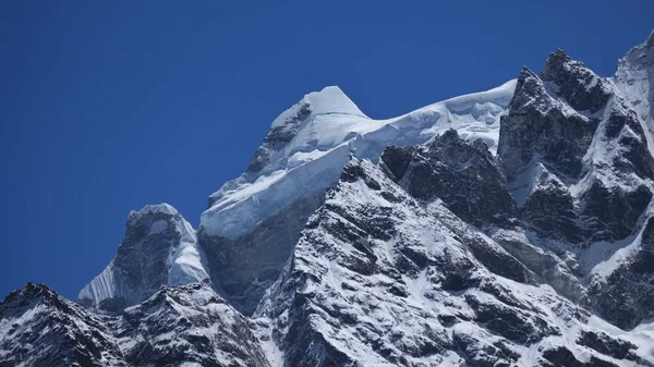 Ledovec na vrcholu mount Kangtega, Nepál. — Stock fotografie