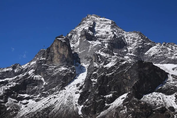 Gunung Khumbi Yul Lha juga bernama Khumbila. Tuhan dalam kultus Sherpa — Stok Foto