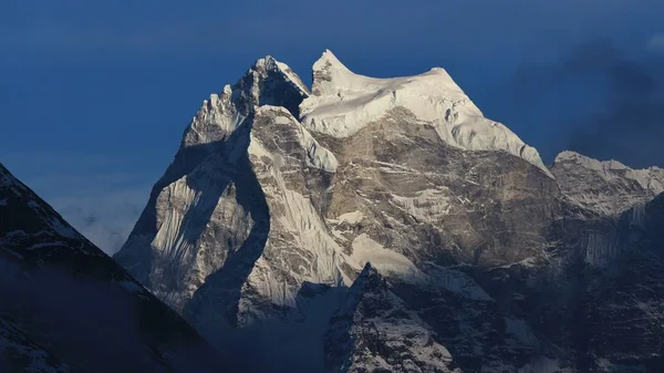 Gletsjer op de top van mount Kangtega, Nationaal Park Sagarmatha, Nepa — Stockfoto