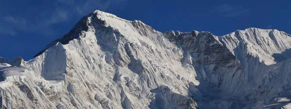 尼泊尔奥尤陶勒山山顶积雪覆盖。查看从 Gokyo, 蔓 — 图库照片