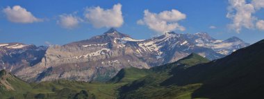 Summern sahne yakınındaki Gstaad, İsviçre.