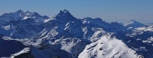 Dents du Midi no inverno, gama de montanhas no cantão de Vaud, Switzerl — Fotografia de Stock