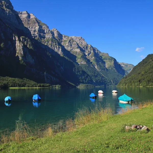 スイス アルプスの美しい風景です。湖 Klontalersee と Gla — ストック写真