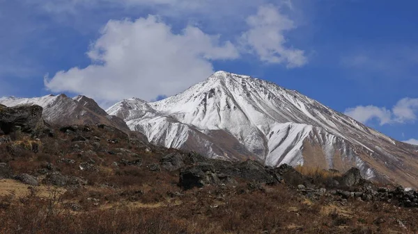 Blick auf den Berg tserko ri, langtang-Nationalpark, Nepal. — Stockfoto