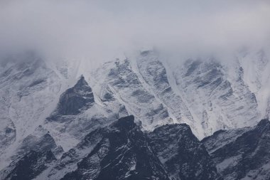 Himalayalar bulutlu gün.