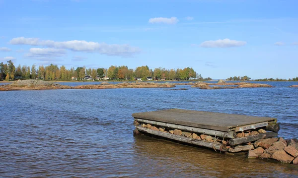 Platform Renang Dan Pohon Pohon Pantai Danau Vanern — Stok Foto