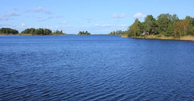 İsveç, Vita Sannar 'da mavi yaz günü.