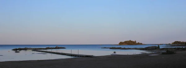 Pequena Ilha Formação Rochosa Horizonte Sobre Lago Vanern — Fotografia de Stock