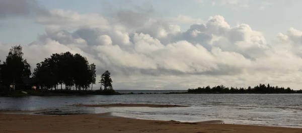 Landa Sjön Vanern Och Sommar Moln — Stockfoto