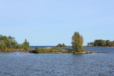 İsveç 'in Vanern Gölü kıyısındaki manzara.