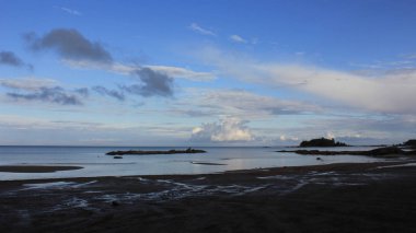 İsveç, Vanern Gölü üzerinde farklı tipte bulutlar..