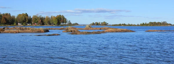 Bergformationer Och Träd Vita Sannar — Stockfoto