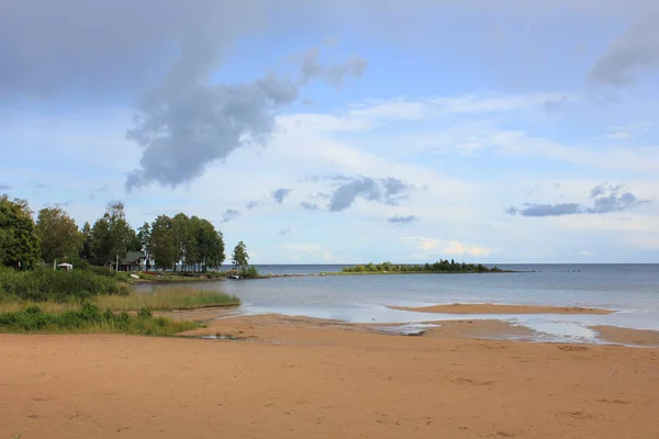 瑞典凡尔纳湖畔的空旷沙滩 — 图库照片