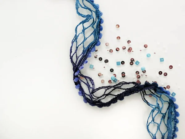 Bastelmaterialien Dekorativer Blauer Faden Und Perlen Kreativer Hintergrund — Stockfoto