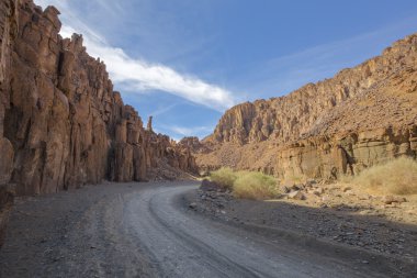 Kanyonda yol