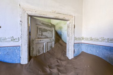 Kum kapıyı açık tut