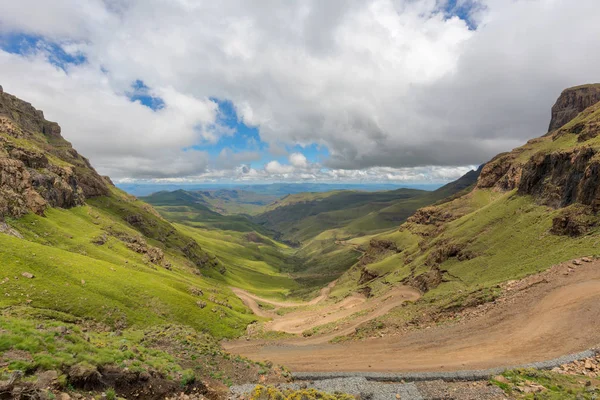 Moln över Sani Pass — Stockfoto