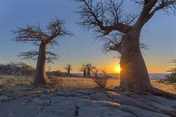 Sonnenuntergang auf der Insel Kubu — Stockfoto