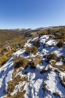 Güney bakan yamaçlarında kar